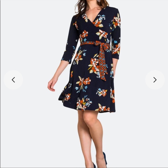 Leota ✨ wrap dress - Picture 3 of 7